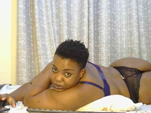 thick-sexxy-moma webcam