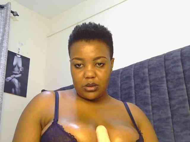 thick-sexxy-moma webcam