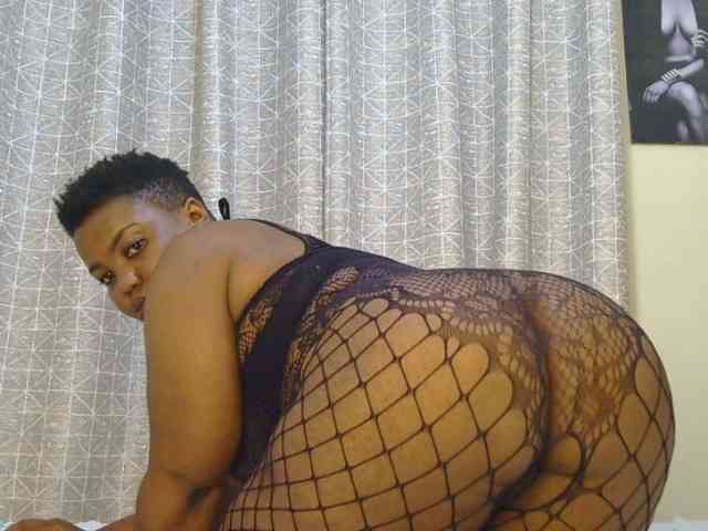 thick-sexxy-moma webcam