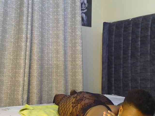 thick-sexxy-moma webcam
