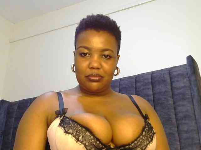 thick-sexxy-moma webcam