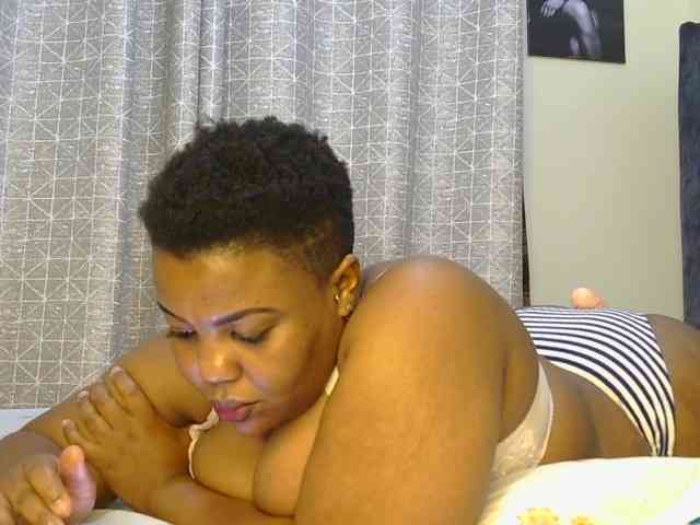 thick-sexxy-moma webcam
