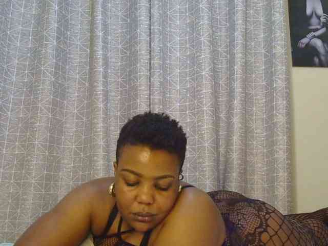 thick-sexxy-moma webcam