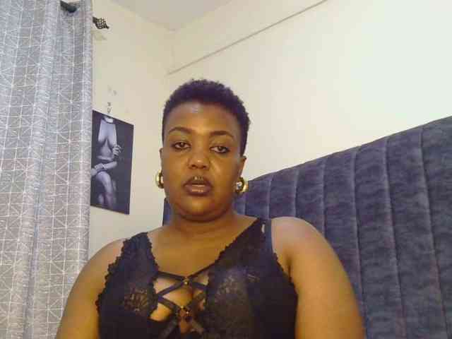 thick-sexxy-moma webcam