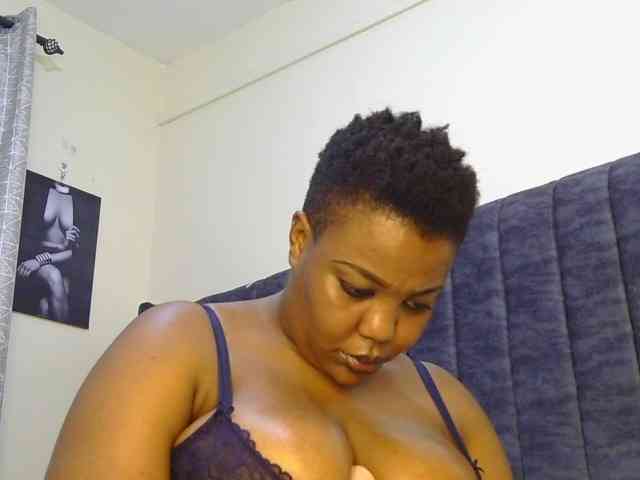 thick-sexxy-moma webcam