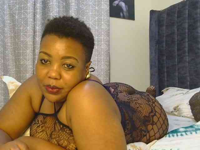 thick-sexxy-moma webcam