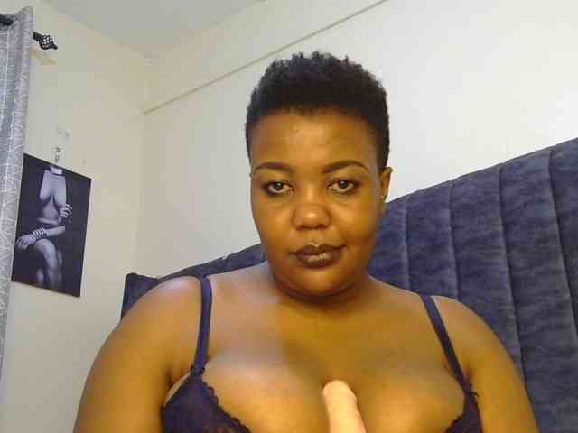 thick-sexxy-moma webcam
