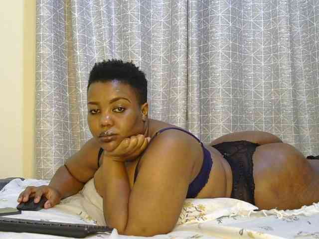thick-sexxy-moma webcam