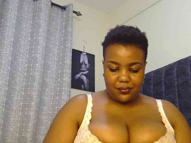 thick-sexxy-moma webcam
