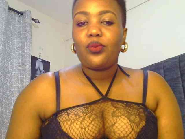 thick-sexxy-moma webcam
