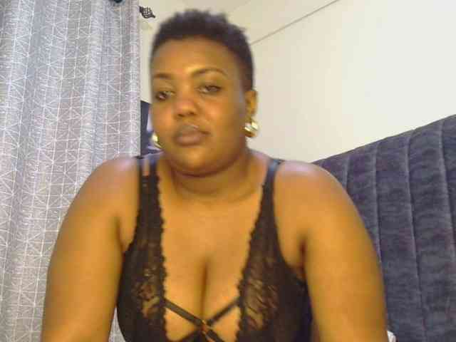 thick-sexxy-moma webcam