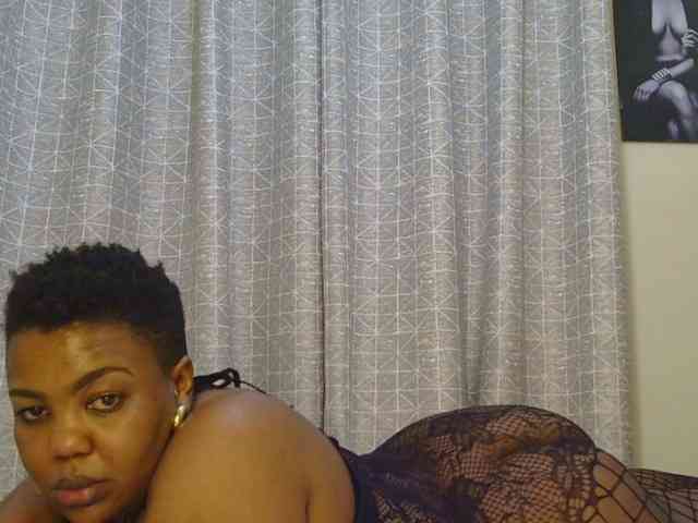thick-sexxy-moma webcam