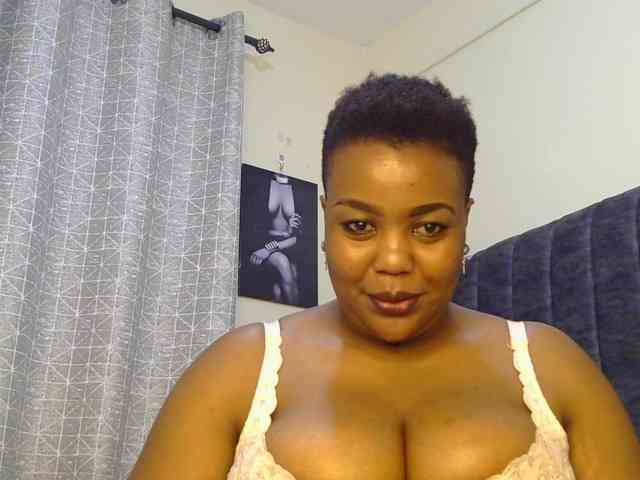 thick-sexxy-moma webcam