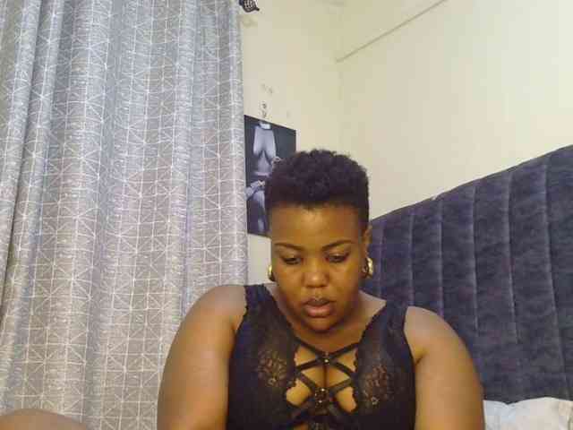 thick-sexxy-moma webcam