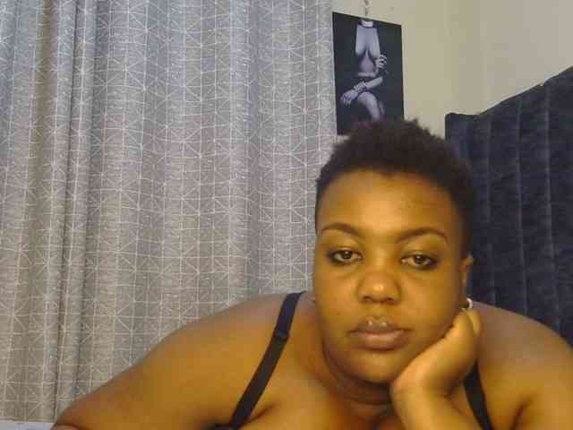 thick-sexxy-moma webcam