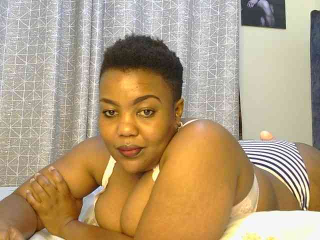 thick-sexxy-moma webcam