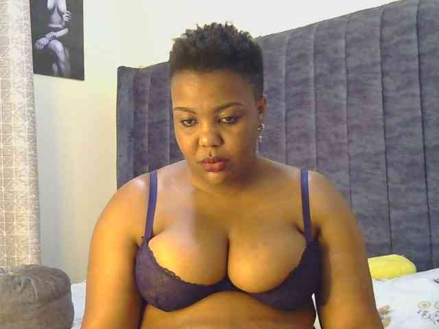 thick-sexxy-moma webcam