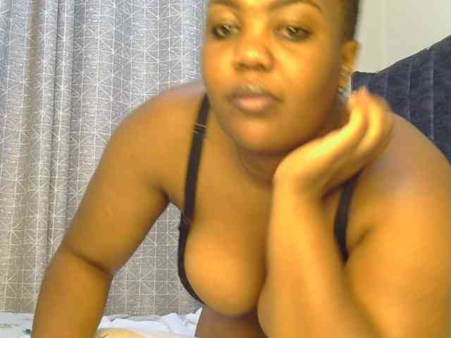 thick-sexxy-moma webcam
