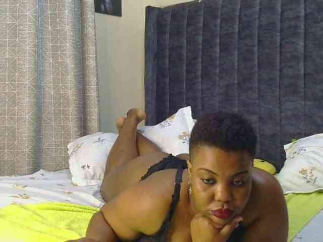 thick-sexxy-moma