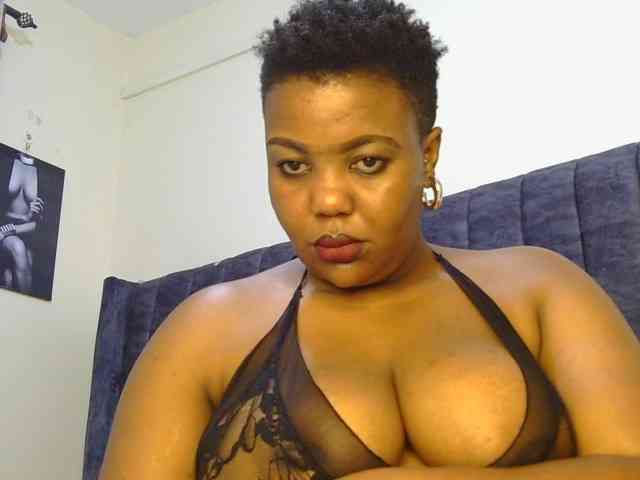 thick-sexxy-moma webcam