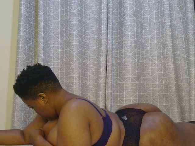 thick-sexxy-moma webcam