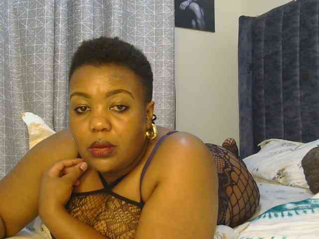 thick-sexxy-moma webcam