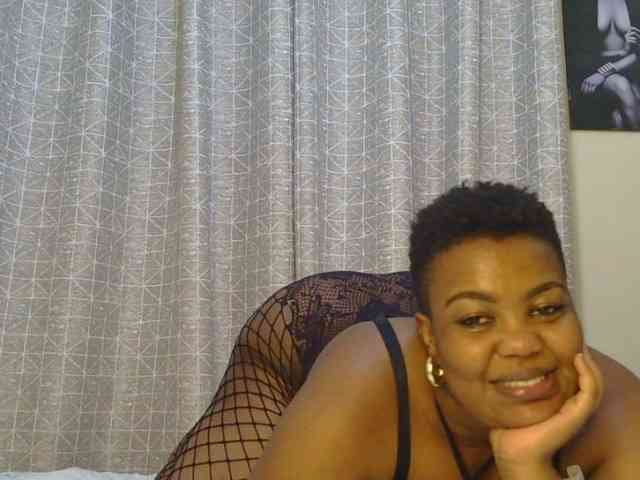 thick-sexxy-moma webcam