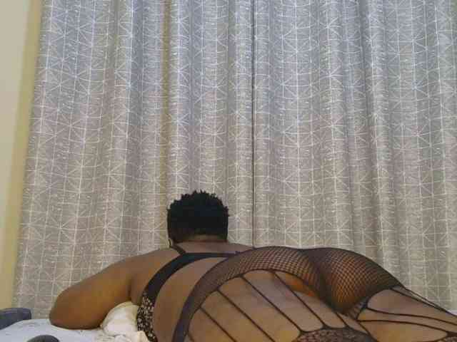 thick-sexxy-moma webcam