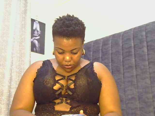thick-sexxy-moma webcam