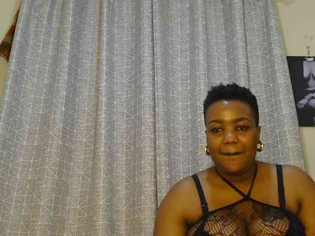 thick-sexxy-moma webcam