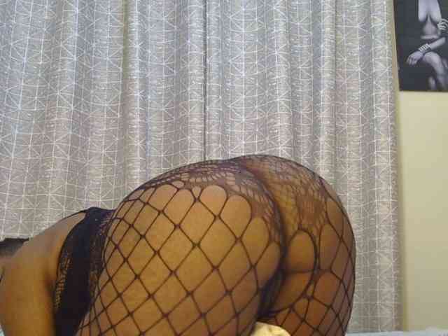thick-sexxy-moma webcam