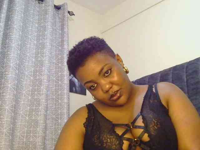 enter chatroom Thick-sexxy-moma