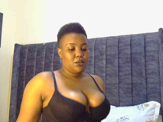 thick-sexxy-moma webcam