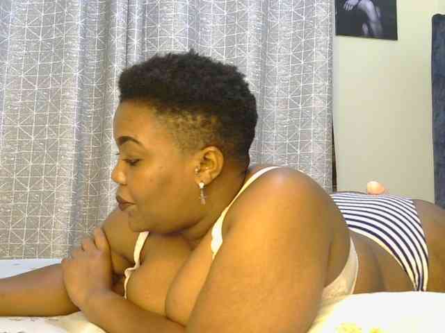 thick-sexxy-moma webcam