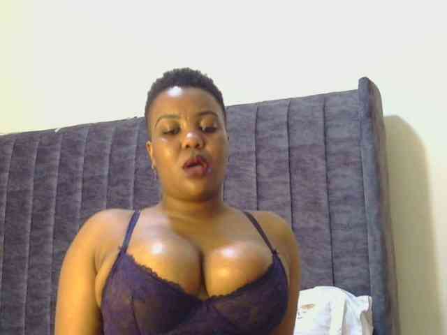 thick-sexxy-moma webcam