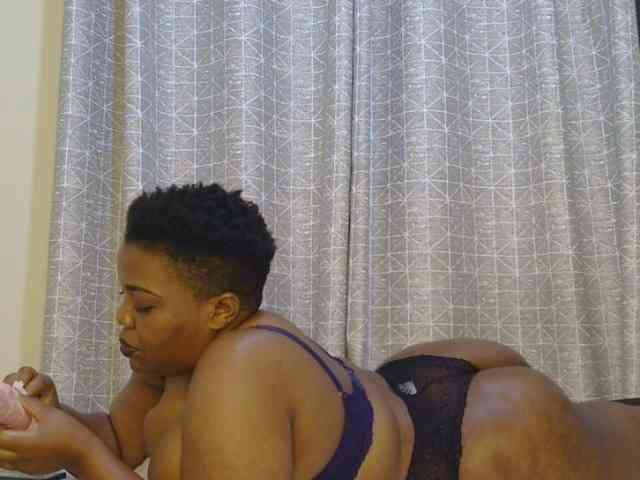 thick-sexxy-moma webcam