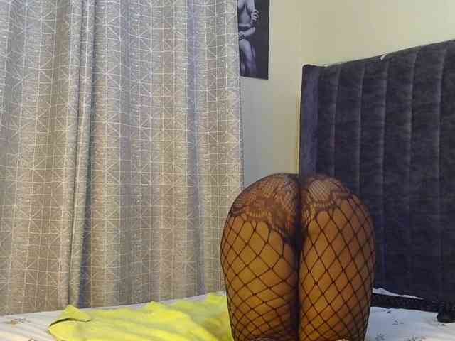 thick-sexxy-moma webcam
