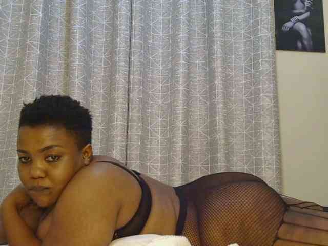 thick-sexxy-moma webcam