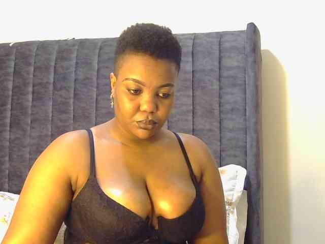 thick-sexxy-moma webcam