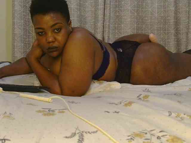 thick-sexxy-moma webcam