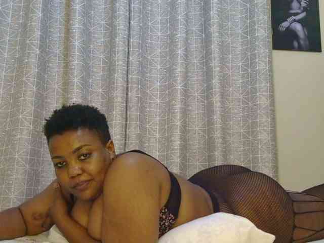 thick-sexxy-moma webcam