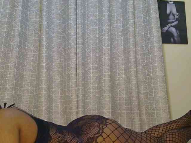 thick-sexxy-moma webcam