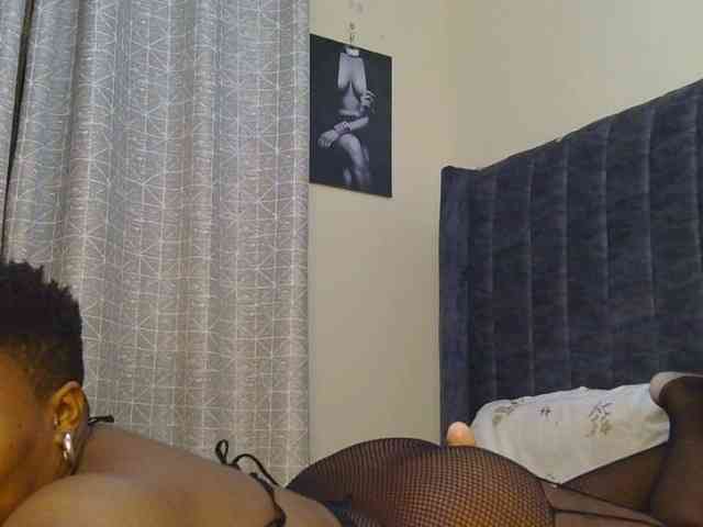thick-sexxy-moma webcam