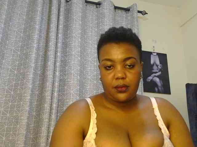 thick-sexxy-moma webcam