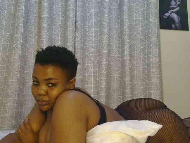 thick-sexxy-moma webcam