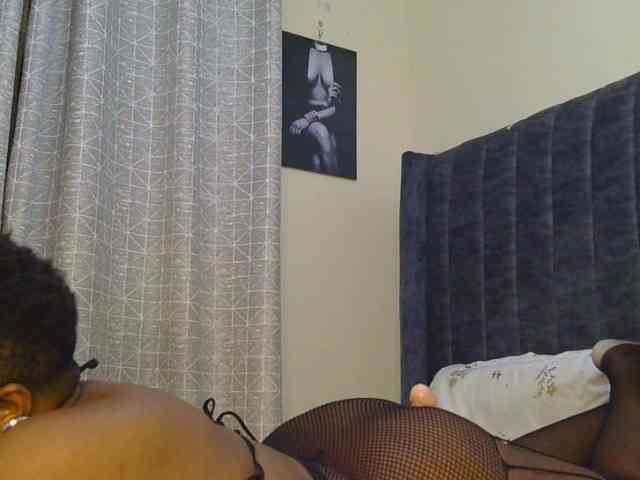 thick-sexxy-moma webcam
