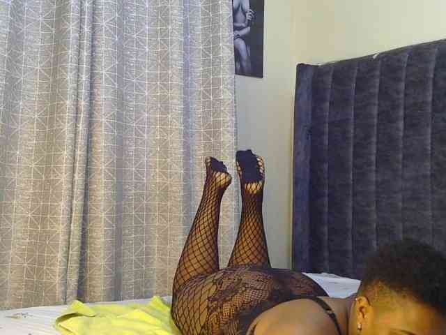 thick-sexxy-moma webcam