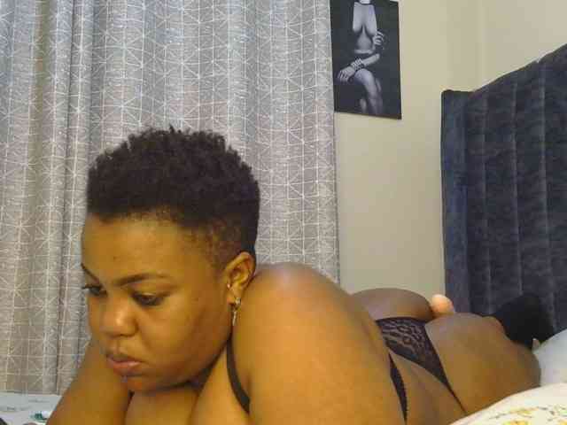 thick-sexxy-moma webcam