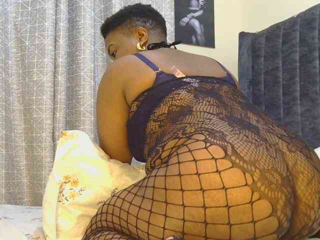 thick-sexxy-moma webcam