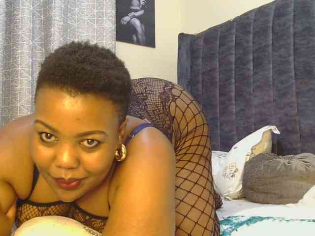 thick-sexxy-moma webcam